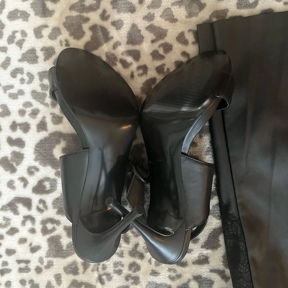 BLACK GUESS HEELS 9.5 M - Picture 10 of 11